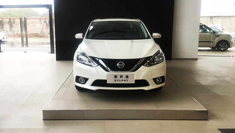 威麟為汽車4S店設(shè)計汽車展臺